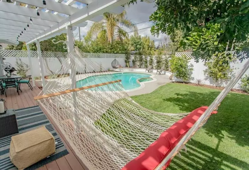 Enchanting Sherman Oaks Home With Pool Permit #hsr Two One Zero Zero 2605