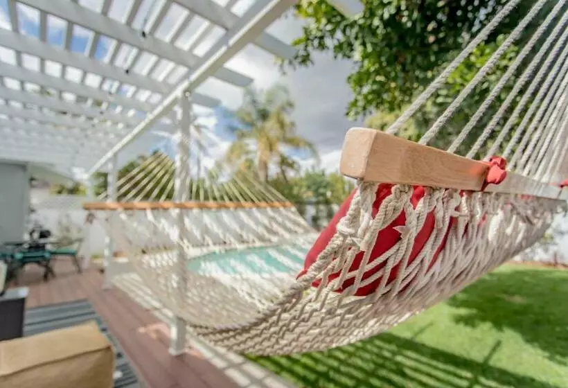 Enchanting Sherman Oaks Home With Pool Permit #hsr Two One Zero Zero 2605