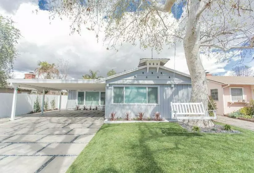 Enchanting Sherman Oaks Home With Pool Permit #hsr Two One Zero Zero 2605