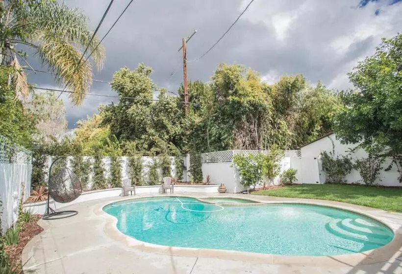 Enchanting Sherman Oaks Home With Pool Permit #hsr Two One Zero Zero 2605