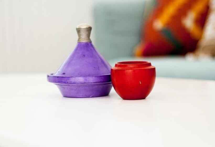 Studio Thalia Next To Metro