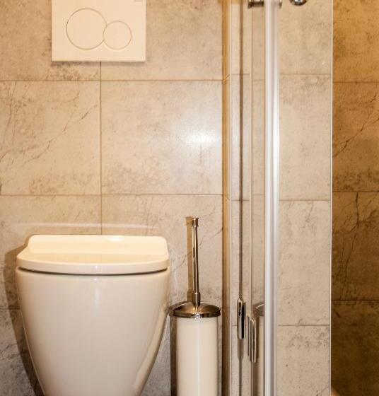 Studio Thalia Next To Metro