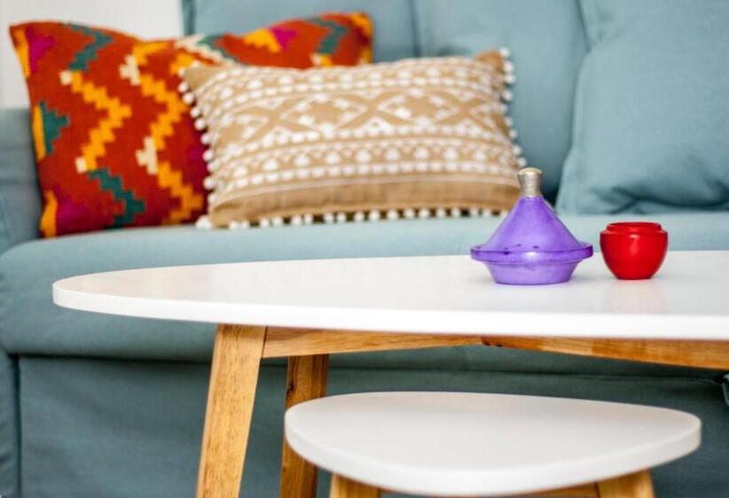 Studio Thalia Next To Metro