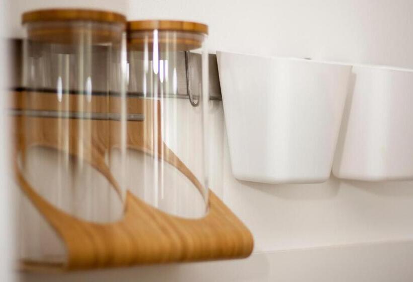 Studio Thalia Next To Metro