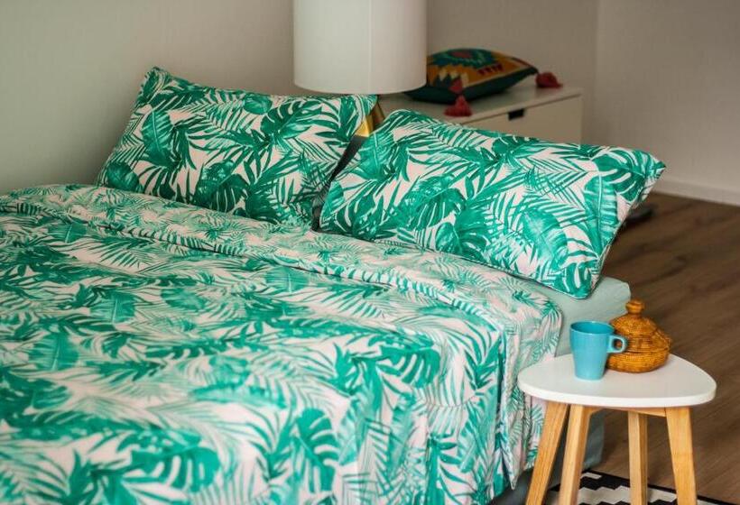 Studio Thalia Next To Metro