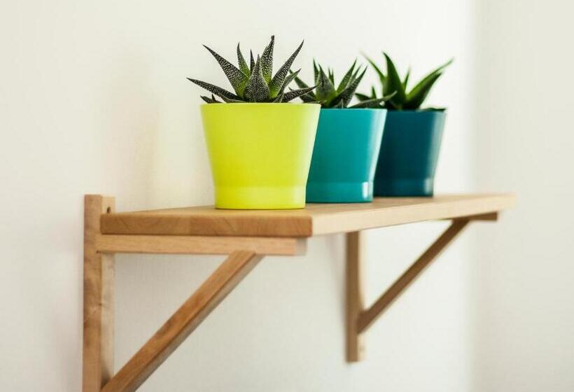 Studio Thalia Next To Metro