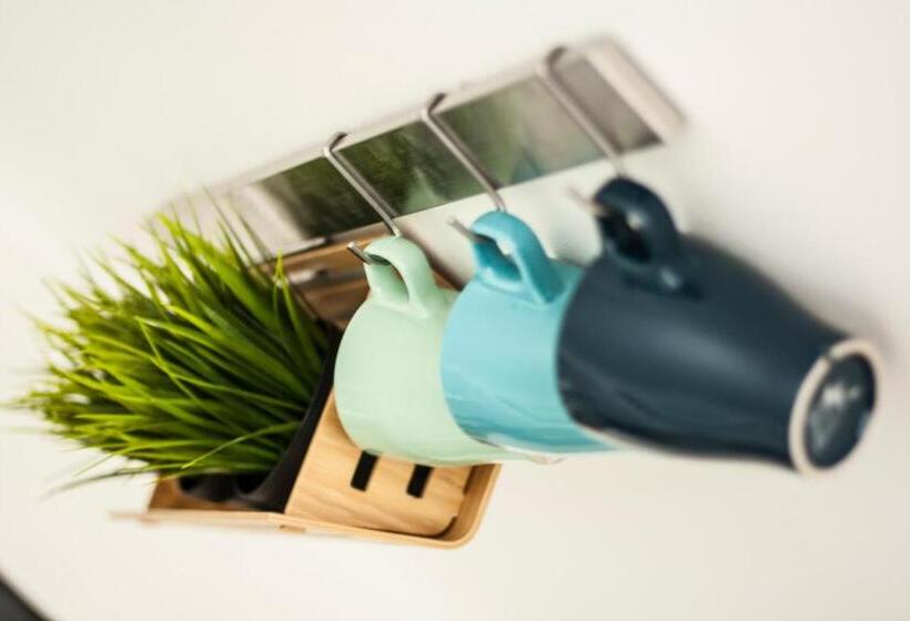 Studio Thalia Next To Metro