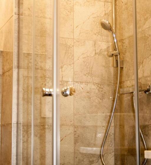 Studio Thalia Next To Metro