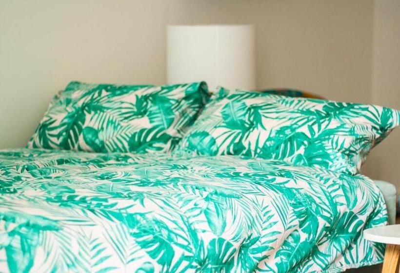 Studio Thalia Next To Metro