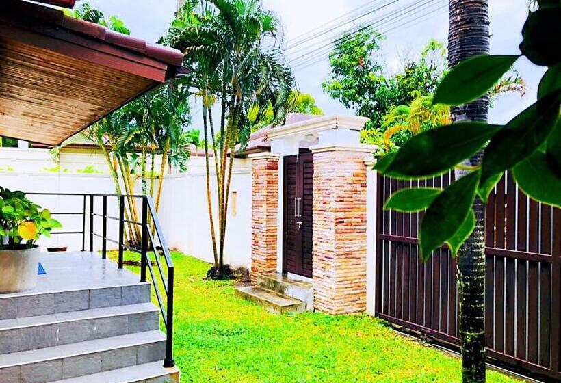 Thai Family Rawai Swimming Pool Villa