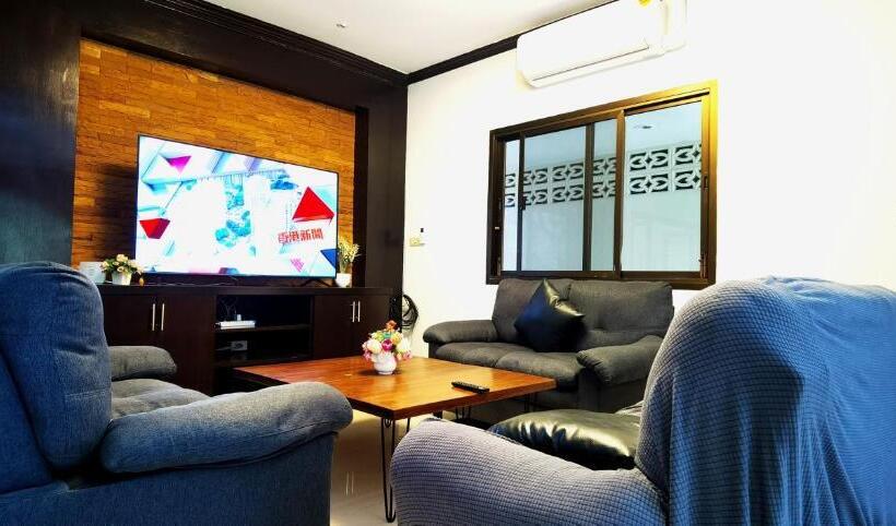 Thai Family Rawai Swimming Pool Villa