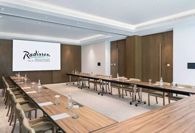 هتل Radisson Beach Resort Palm Jumeirah