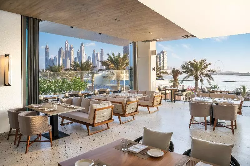 هتل Radisson Beach Resort Palm Jumeirah