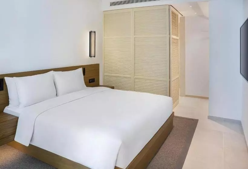 هتل Radisson Beach Resort Palm Jumeirah