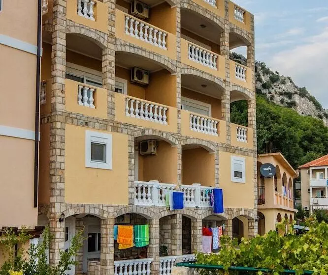 Castellamare Residence