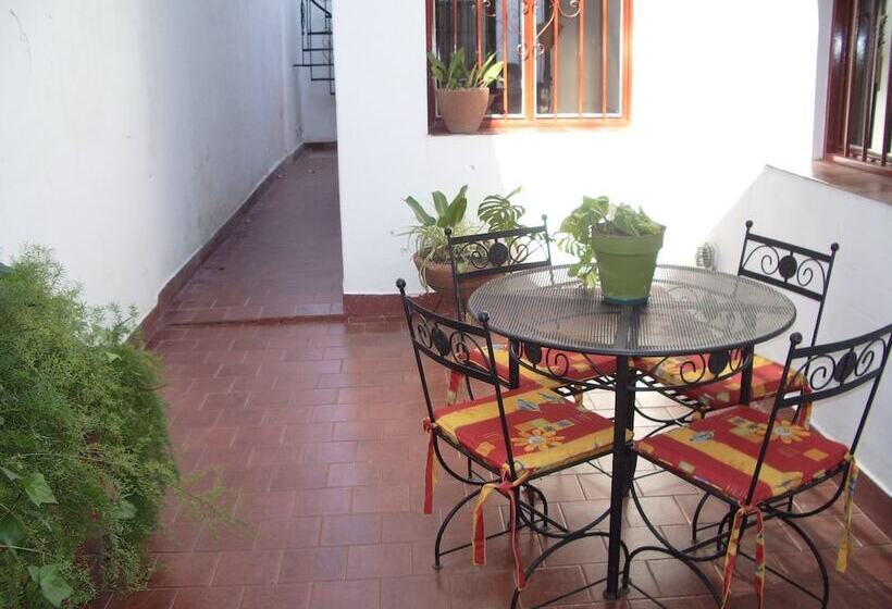 هتل Cucha Tanguera