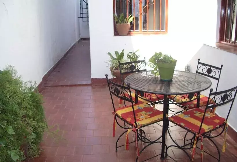 هتل Cucha Tanguera