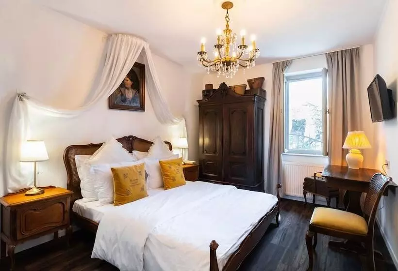 Mr. Görgey Art Hotel & Bisztró