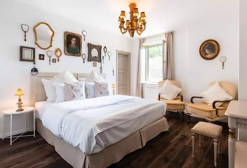 Mr. Görgey Art Hotel & Bisztró