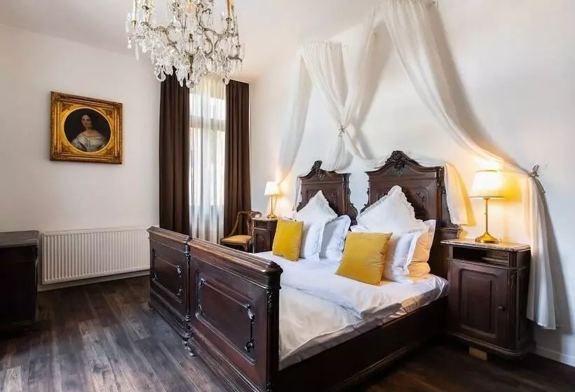 Mr. Görgey Art Hotel & Bisztró