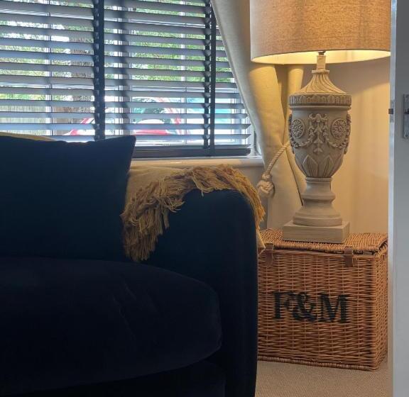 فندق Worlington Hall