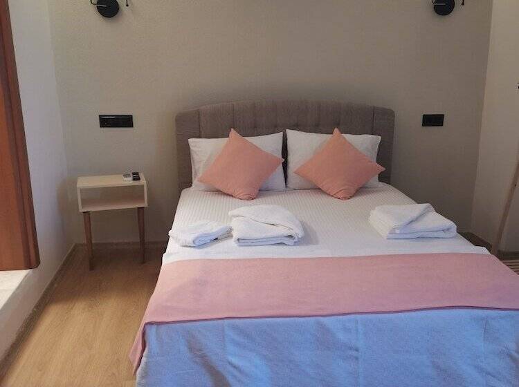 Pensione Siğacik Sen Konuk Evi̇