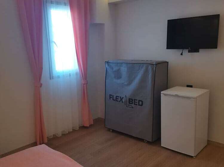 Pensione Siğacik Sen Konuk Evi̇