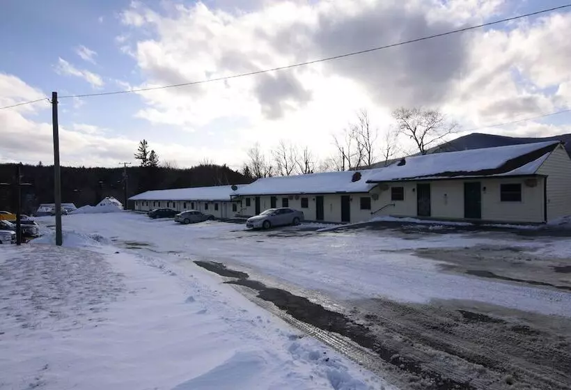 Colebrook C.c. & Motel