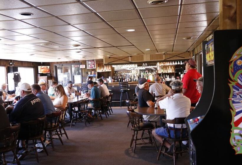 Colebrook C.c. & Motel