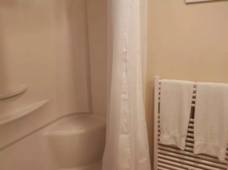 Colebrook C.c. & Motel