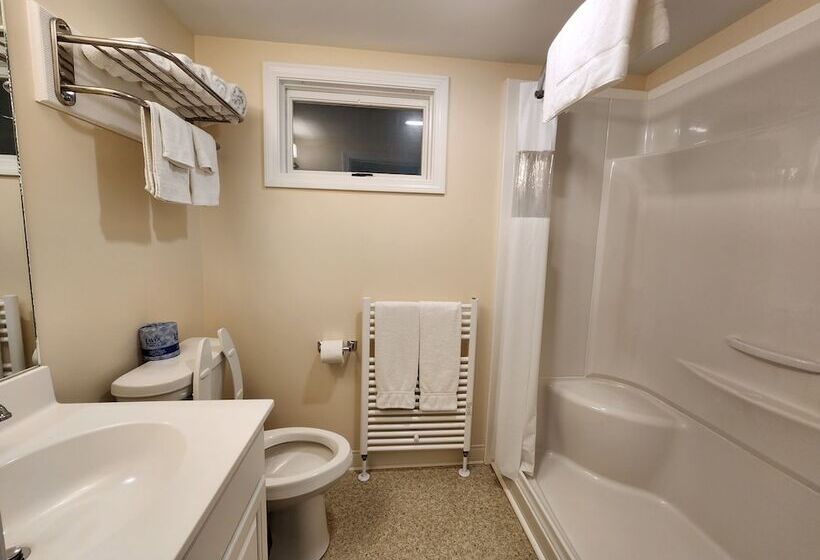 Colebrook C.c. & Motel