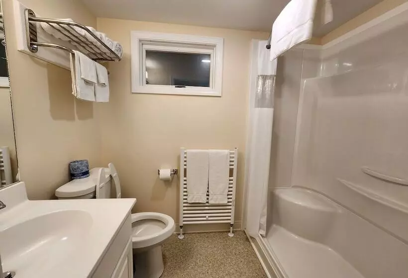 Colebrook C.c. & Motel