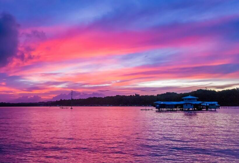 酒店 Enchanted River Rock Island Resort