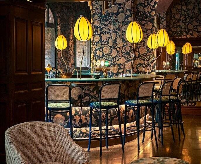 Hypernym Hotel & Suites