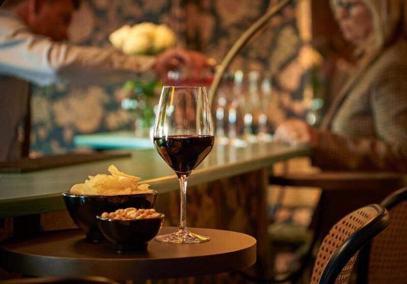 Hypernym Hotel & Suites