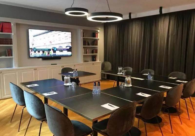 Hypernym Hotel & Suites