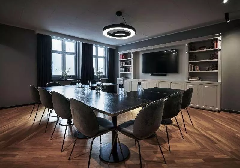 Hypernym Hotel & Suites