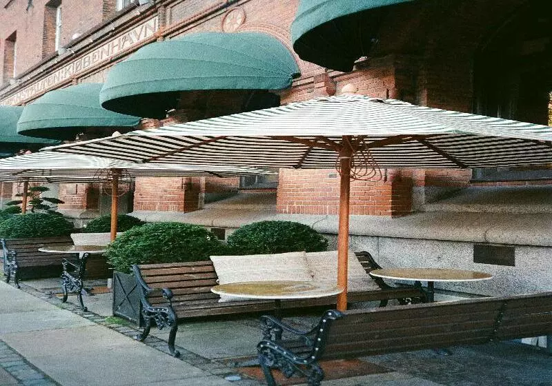 Hypernym Hotel & Suites