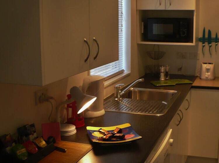 هتل Christchurch City & Country Cottages Nut Point Cottage