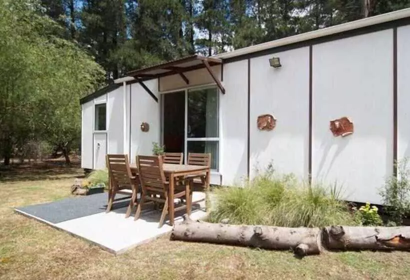 هتل Christchurch City & Country Cottages   Nut Point Cottage