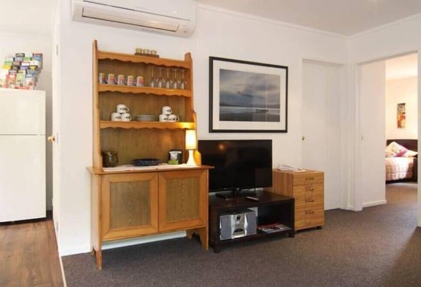 هتل Christchurch City & Country Cottages Nut Point Cottage