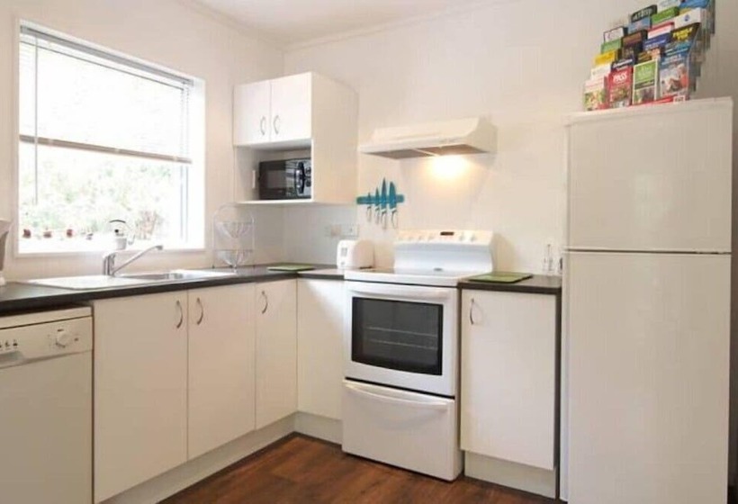 هتل Christchurch City & Country Cottages Nut Point Cottage