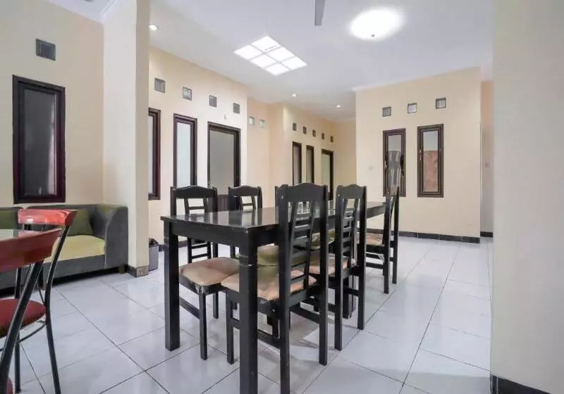 Hotelli Guest House Citra Pemuda Syariah By Oyo Rooms