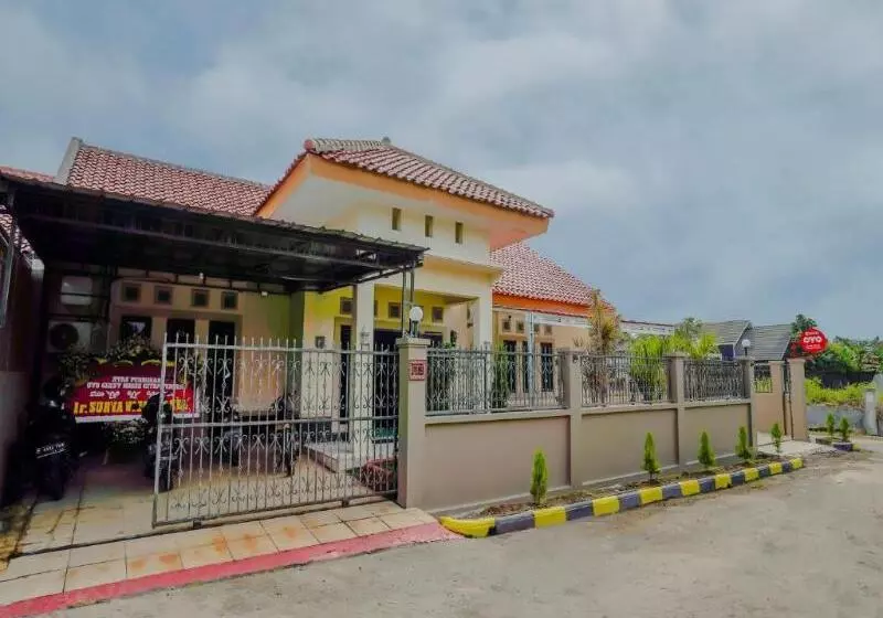 Hotelli Guest House Citra Pemuda Syariah By Oyo Rooms