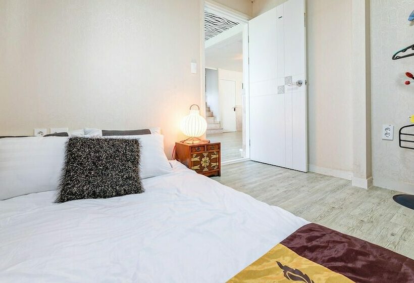 Jeju Kkot Hyang Gi Badasori Pension