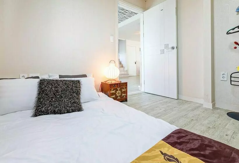 Jeju Kkot Hyang Gi Badasori Pension