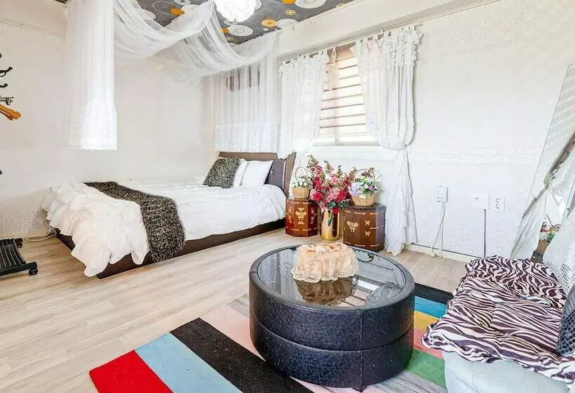 Jeju Kkot Hyang Gi Badasori Pension