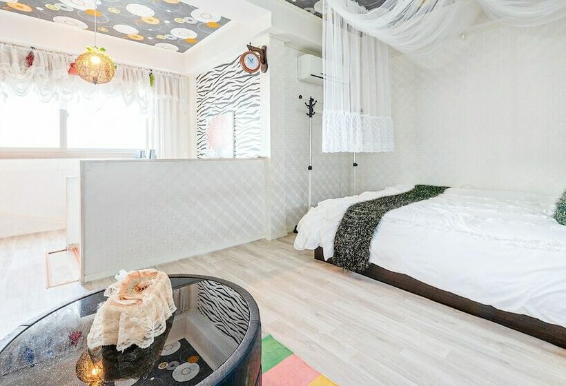 Jeju Kkot Hyang Gi Badasori Pension