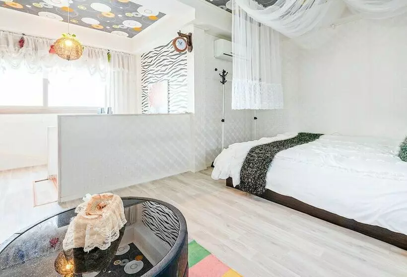 Jeju Kkot Hyang Gi Badasori Pension