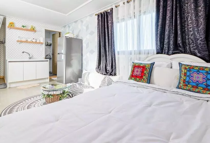 Jeju Kkot Hyang Gi Badasori Pension